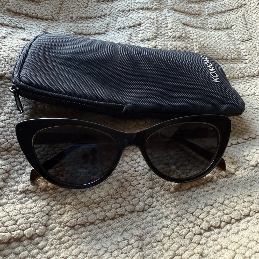 Komono Black cat-eye Sunglasses for Women - Like New Condition